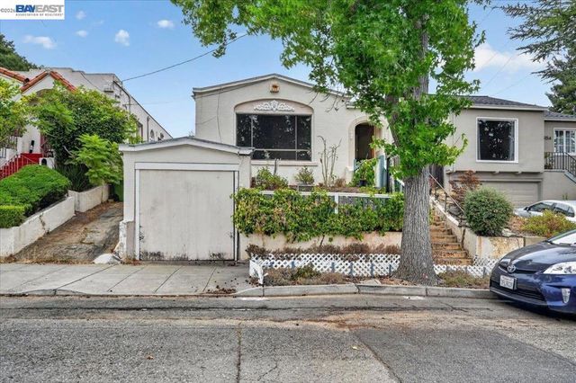3148 California St, Oakland, CA 94602