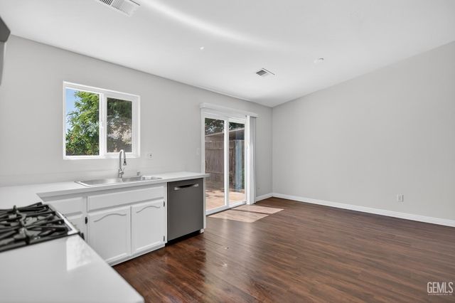 1215 Quartz Hill Road, Bakersfield, CA 93307