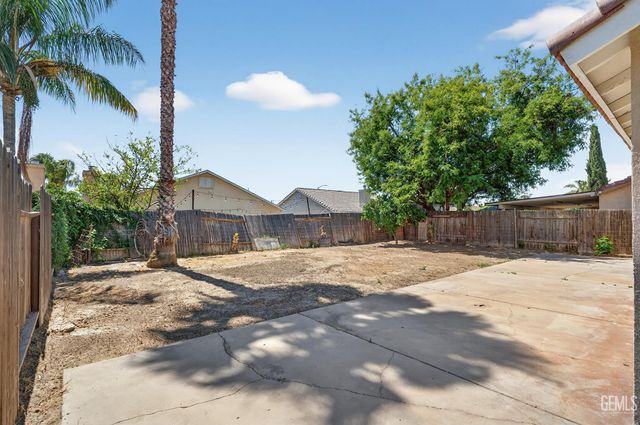 1215 Quartz Hill Road, Bakersfield, CA 93307