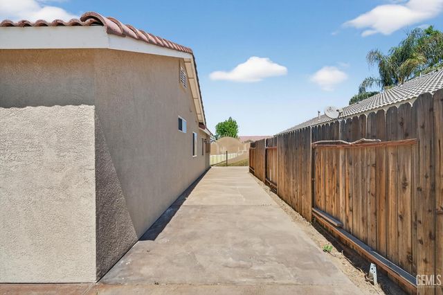 1215 Quartz Hill Road, Bakersfield, CA 93307