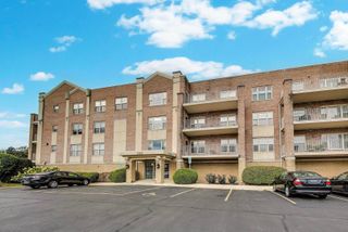 1200 S Prospect Avenue 108, Elmhurst, IL 60126