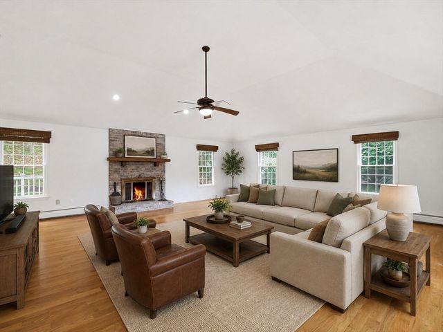 4 Nicoll Dr, Andover, MA 01810
