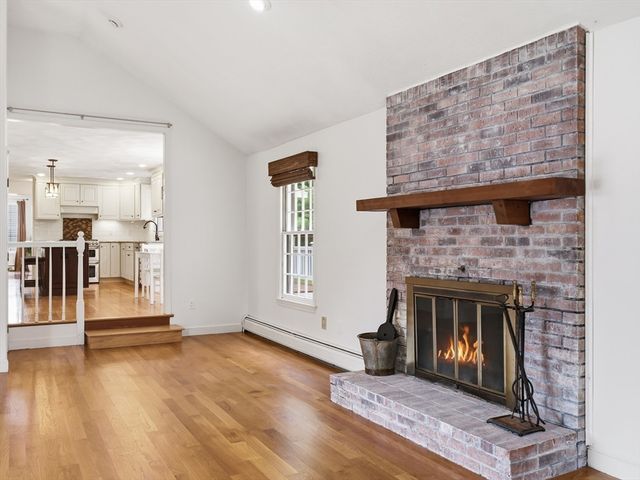 4 Nicoll Dr, Andover, MA 01810
