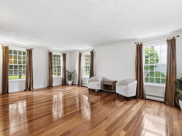 4 Nicoll Dr, Andover, MA 01810