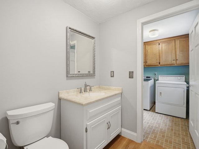 4 Nicoll Dr, Andover, MA 01810