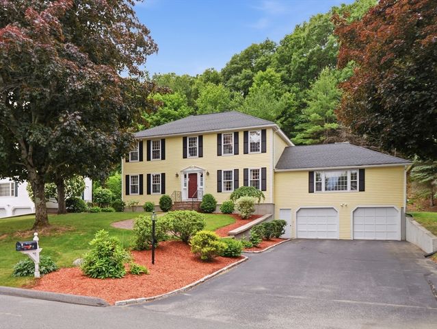 4 Nicoll Dr, Andover, MA 01810