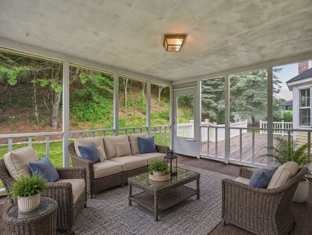 4 Nicoll Dr, Andover, MA 01810