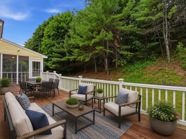 4 Nicoll Dr, Andover, MA 01810