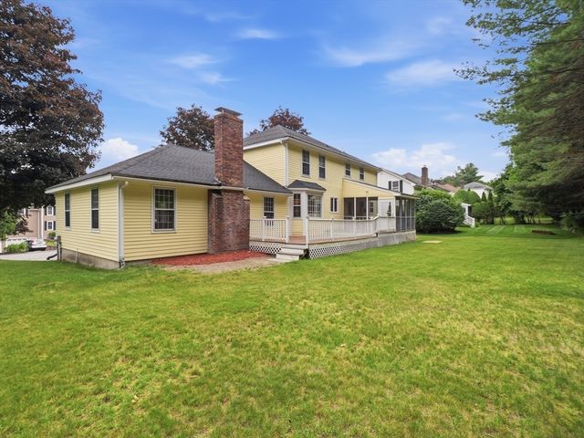 4 Nicoll Dr, Andover, MA 01810