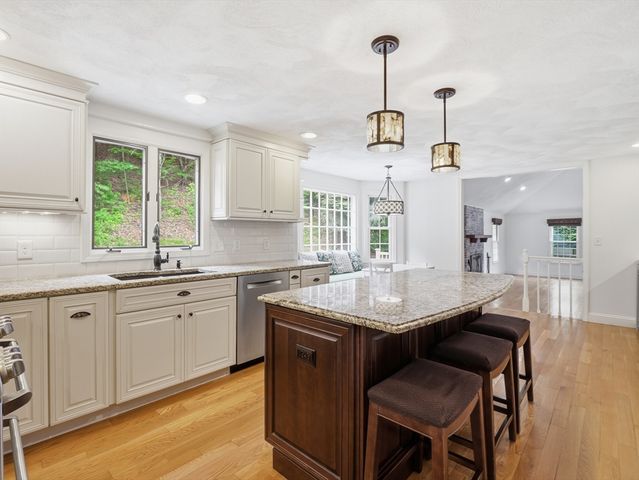 4 Nicoll Dr, Andover, MA 01810