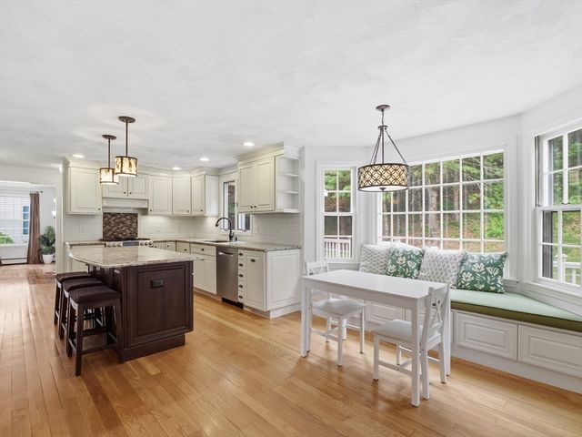 4 Nicoll Dr, Andover, MA 01810