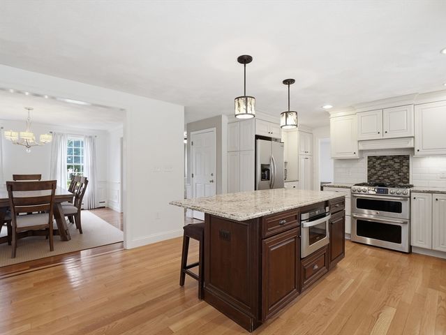 4 Nicoll Dr, Andover, MA 01810