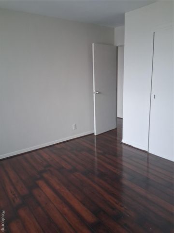 8900 E Jefferson 725 & 726, Detroit, MI 48214