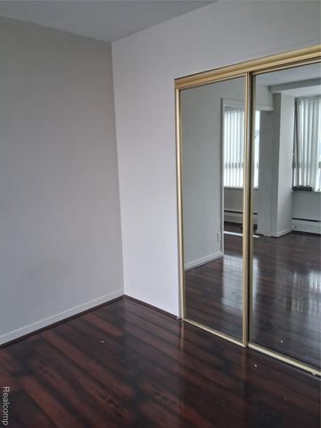 8900 E Jefferson 725 & 726, Detroit, MI 48214