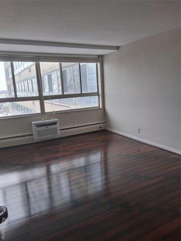 8900 E Jefferson 725 & 726, Detroit, MI 48214