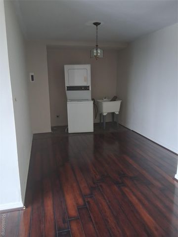 8900 E Jefferson 725 & 726, Detroit, MI 48214