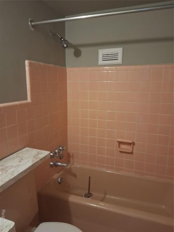 8900 E Jefferson 725 & 726, Detroit, MI 48214