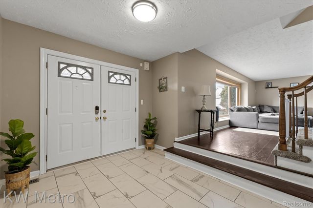 27464 E Skye Drive, Farmington Hills, MI 48334