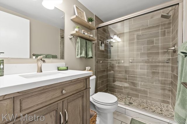 27464 E Skye Drive, Farmington Hills, MI 48334