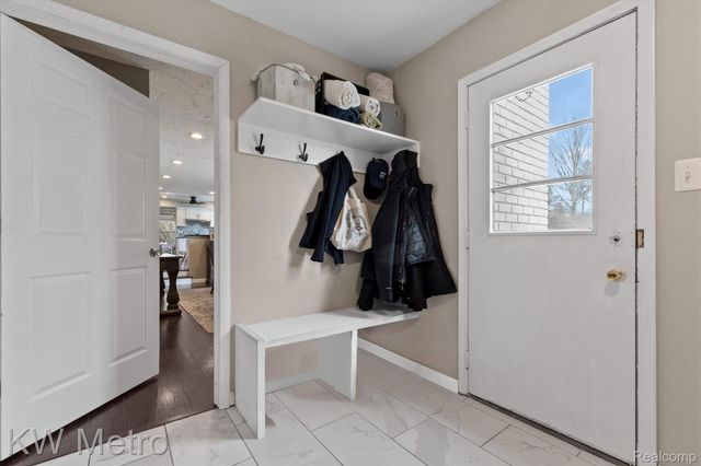 27464 E Skye Drive, Farmington Hills, MI 48334