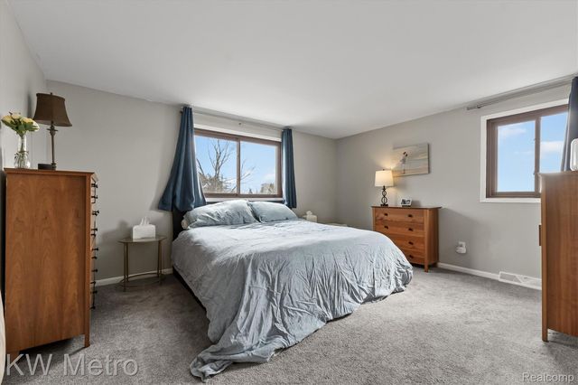 27464 E Skye Drive, Farmington Hills, MI 48334