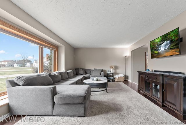 27464 E Skye Drive, Farmington Hills, MI 48334