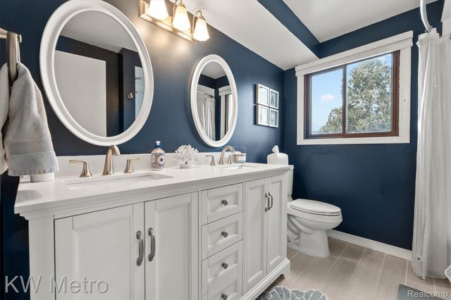 27464 E Skye Drive, Farmington Hills, MI 48334