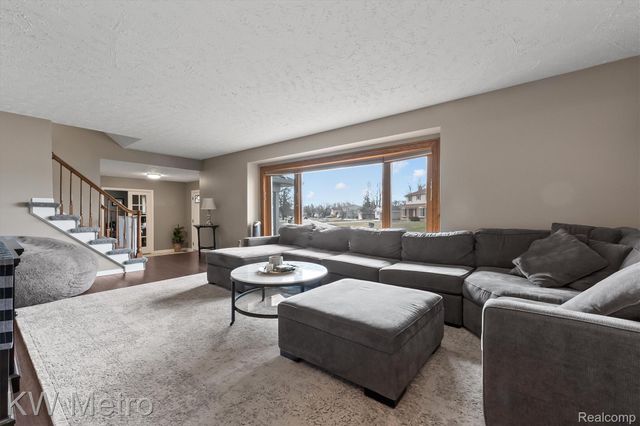 27464 E Skye Drive, Farmington Hills, MI 48334