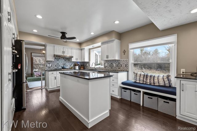 27464 E Skye Drive, Farmington Hills, MI 48334