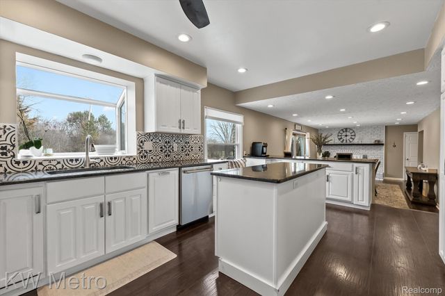 27464 E Skye Drive, Farmington Hills, MI 48334