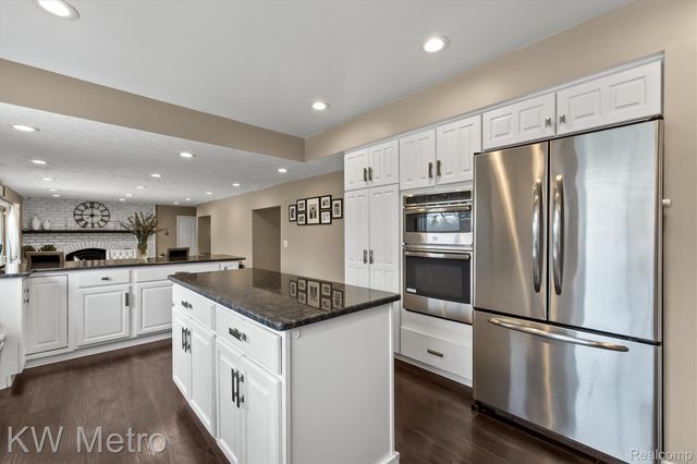 27464 E Skye Drive, Farmington Hills, MI 48334