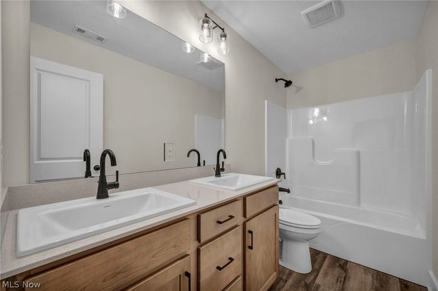 883 White Willow Lane, Brunswick, OH 44212