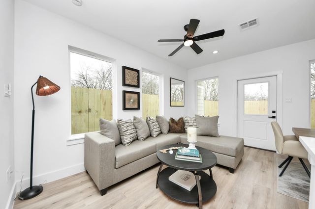 9026 Scott Street, Houston, TX 77051