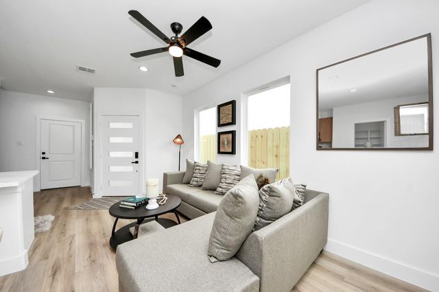 9026 Scott Street, Houston, TX 77051