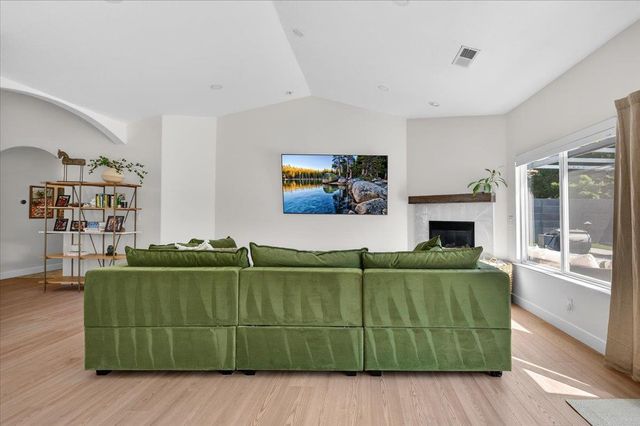 1555 Taylor Lane, Madera, CA 93637