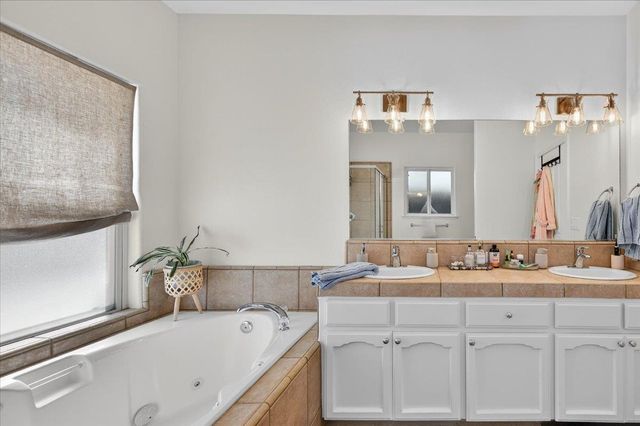 1555 Taylor Lane, Madera, CA 93637