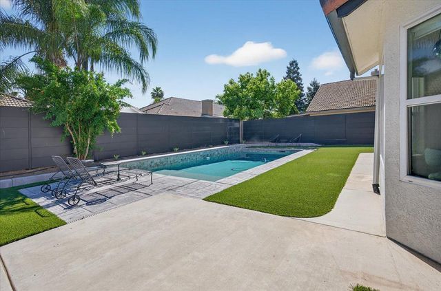 1555 Taylor Lane, Madera, CA 93637