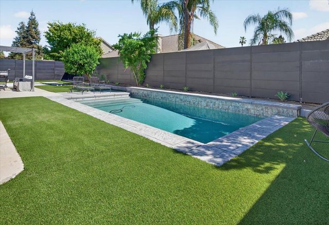 1555 Taylor Lane, Madera, CA 93637