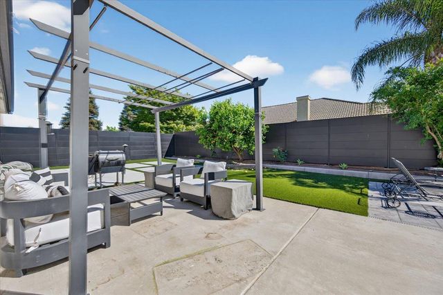 1555 Taylor Lane, Madera, CA 93637