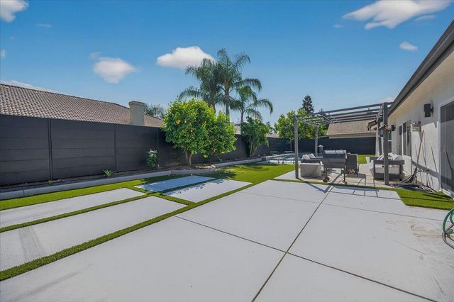 1555 Taylor Lane, Madera, CA 93637