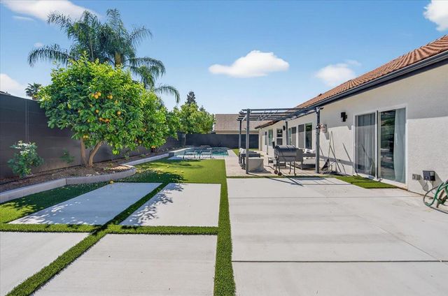1555 Taylor Lane, Madera, CA 93637