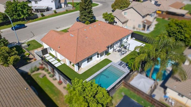 1555 Taylor Lane, Madera, CA 93637