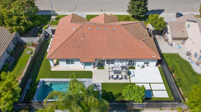 1555 Taylor Lane, Madera, CA 93637
