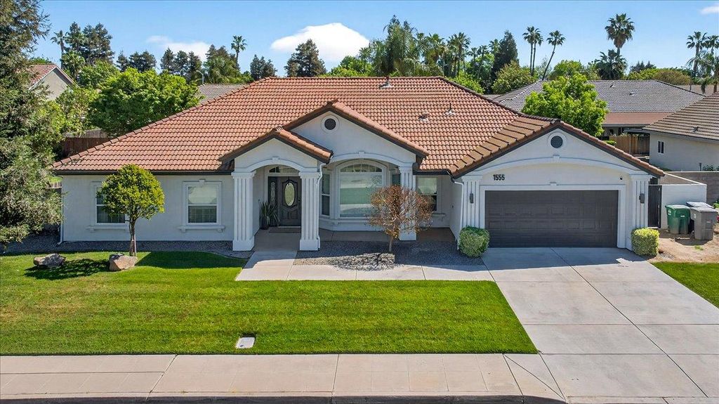 1555 Taylor Lane, Madera, CA 93637