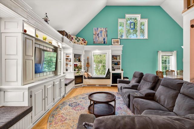 121 Hull Avenue, Wallingford, VT 05773