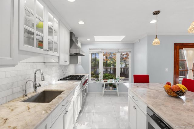 38 Lake Drive, Manhasset Hills, NY 11040