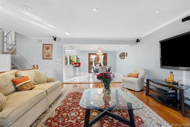 38 Lake Drive, Manhasset Hills, NY 11040