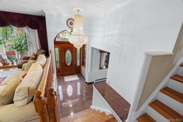 38 Lake Drive, Manhasset Hills, NY 11040