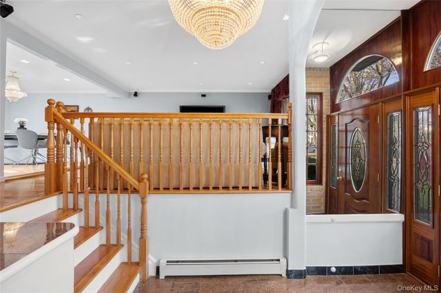 38 Lake Drive, Manhasset Hills, NY 11040