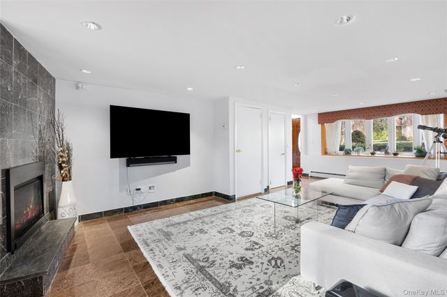 38 Lake Drive, Manhasset Hills, NY 11040